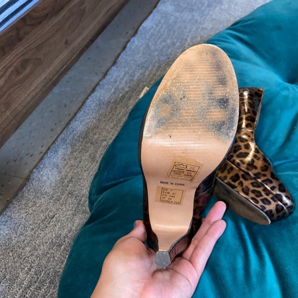 F21 Cheetah Print Bronze 4.5inch Heels - Picture 4 of 7